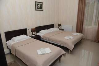 Отель Hotel Like Ахалцихе Двухместный номер с 1 кроватью или 2 отдельными кроватями и дополнительной кроватью-11